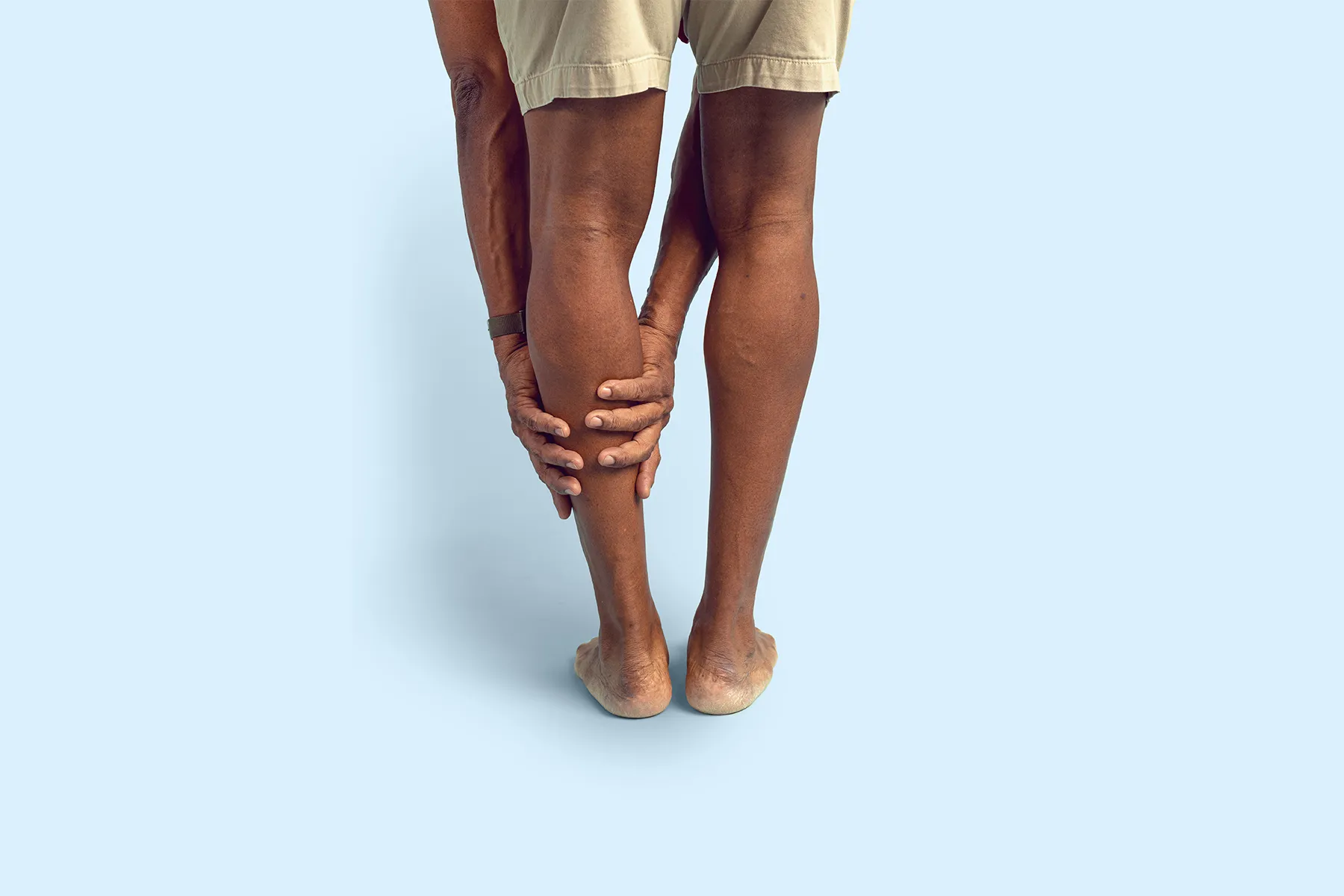 Learn how to identify blood clots in your ankles, feet, and legs with detailed pictures. Discover symptoms, diagnosis, and treatment options for safer legs.