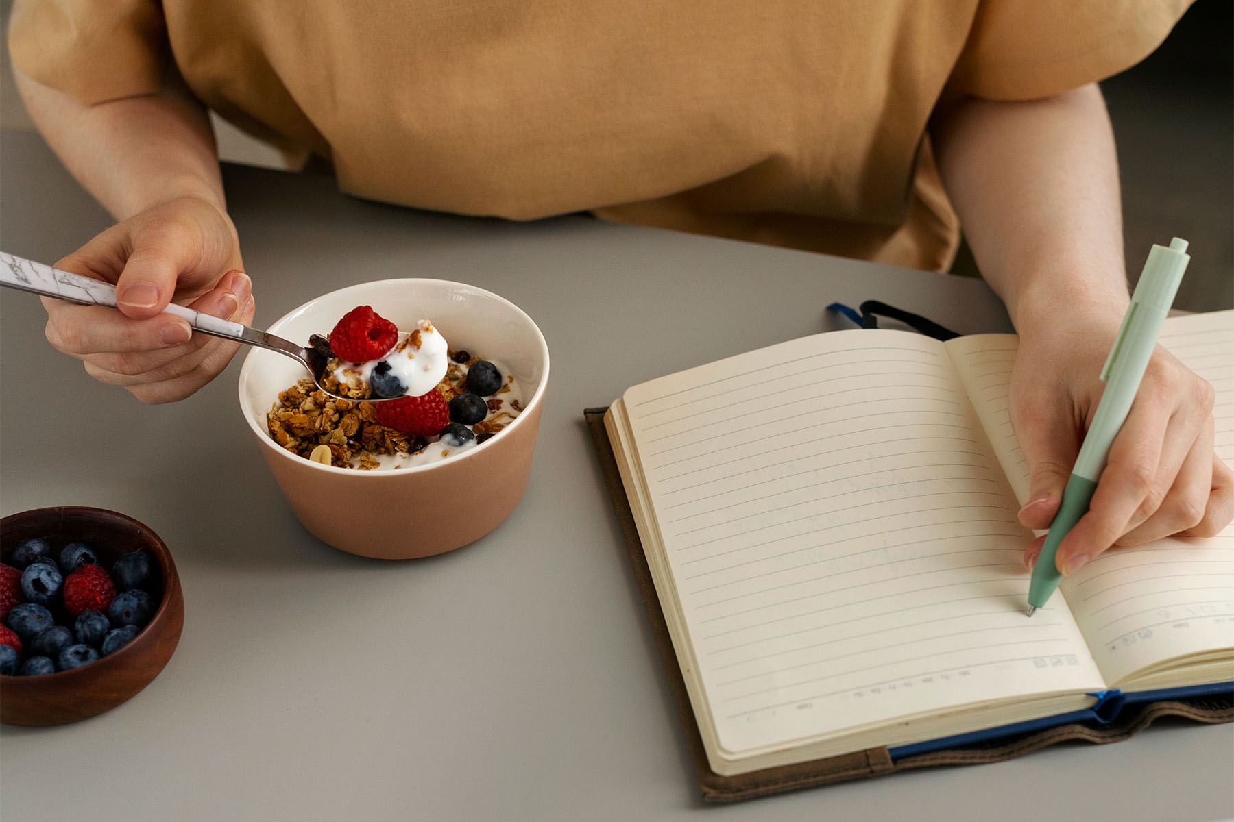 Start 2026 with stronger, healthier legs. Discover actionable vein-friendly goals, lifestyle habits, and expert check-ins to improve circulation, prevent vein issues, and maintain confidence in your legs.