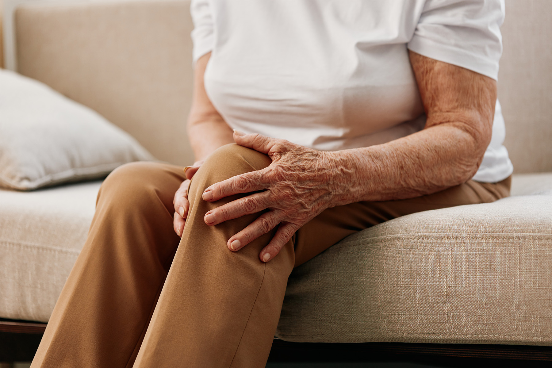 Descubra consejos de expertos para cuidar las venas de las piernas, prevenir las v&aacute;rices y conocer opciones de tratamiento dise&ntilde;adas espec&iacute;ficamente para la salud vascular de la mujer.