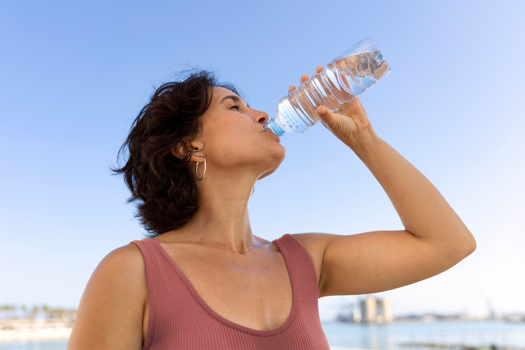 Descubra estrategias especializadas para mantener la salud de las venas en el calor seco e intenso del suroeste de Estados Unidos. Aprenda a prevenir los problemas venosos relacionados con la deshidratación y proteja su circulación en climas desérticos.
